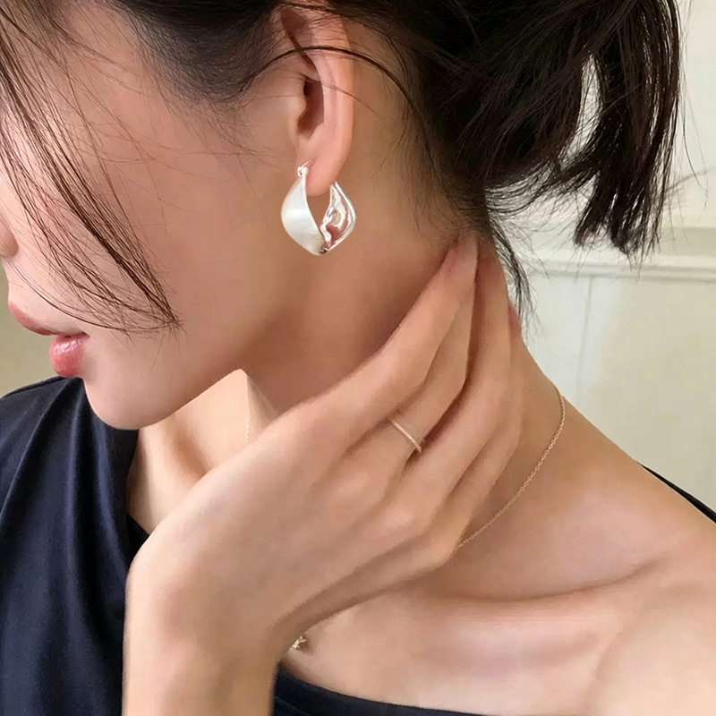 실버 컬러 개성 있는 꼬임 와이어 드로잉 잎사귀 후프  - Women Accessories Drawing 리뷰 및 가격